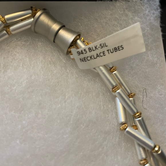 NWT Magnetic Necklace - Picture 3 of 3